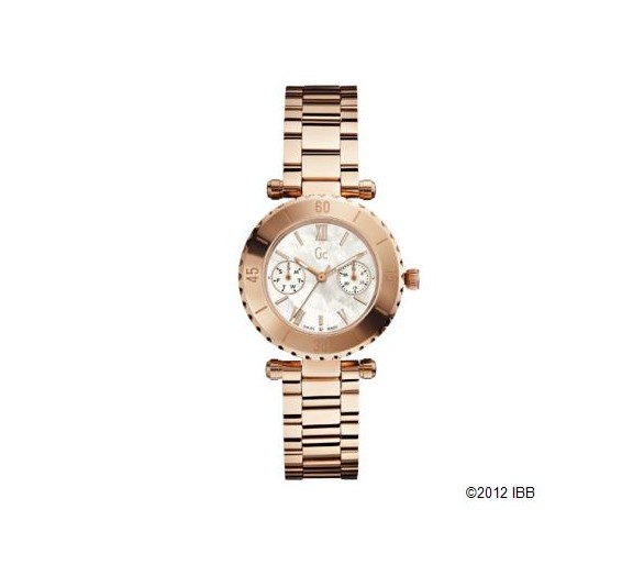 Montre femme GUESS Gc Diver Chic cadran nacré/bracelet or rose  - X35011L1S